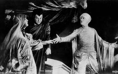 Anonym
Filmstill aus Faust (Deutschland 1925/26)
(Szenenfoto mit Hanna Ralph, Emil Jannings, Gsta Ekman)
© Bundesarchiv - Filmarchiv